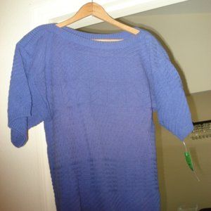 New Ladies Pullover in size M